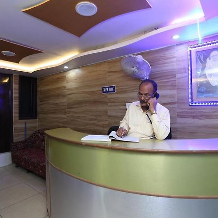 Oyo Hotel New Metro Near Phoenix United Лакхнау Екстер'єр фото